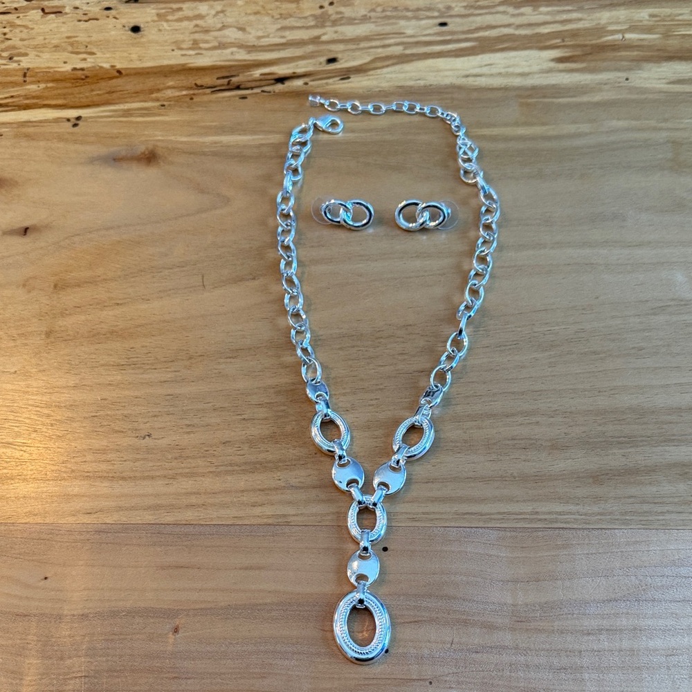 Elegant Silver Necklace and Earring Set